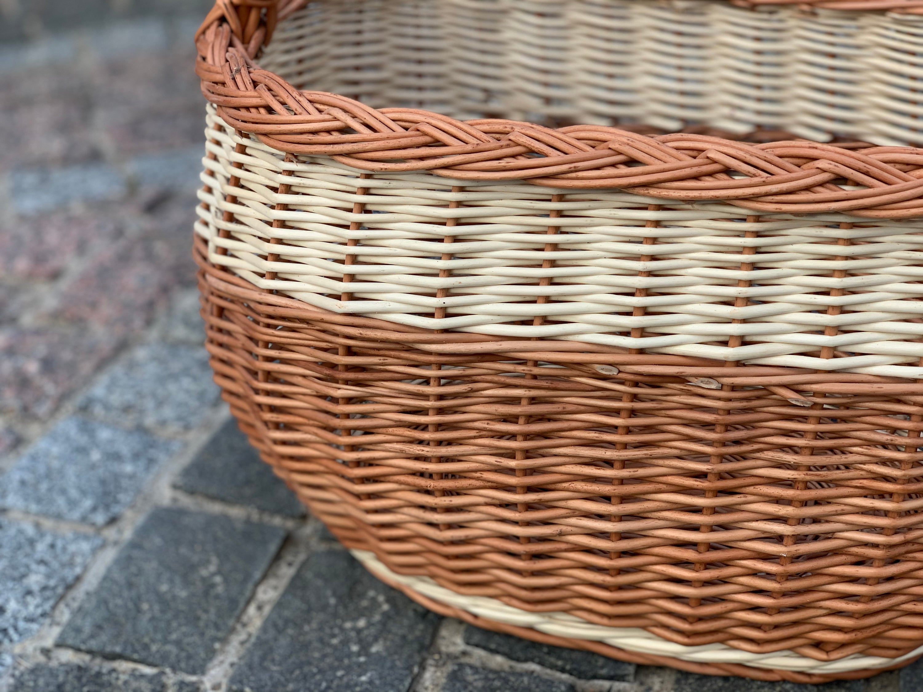Round handled basket, flower girl basket,Small Rustic Basket Handmade Wicker Basket, Wicker Picnic Basket,